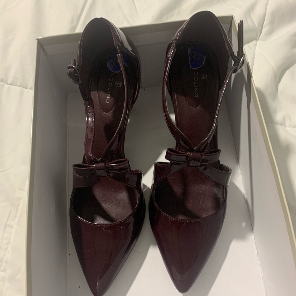 *SALE*  Burgundy Bandolino 81/2 pumps heels. Wore once